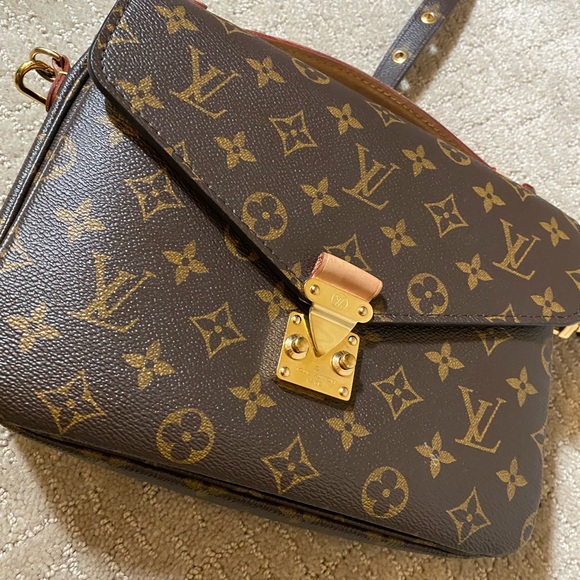 Louis Vuitton Pochette Métis (AUTHENTIC) - Picture 2 of 5